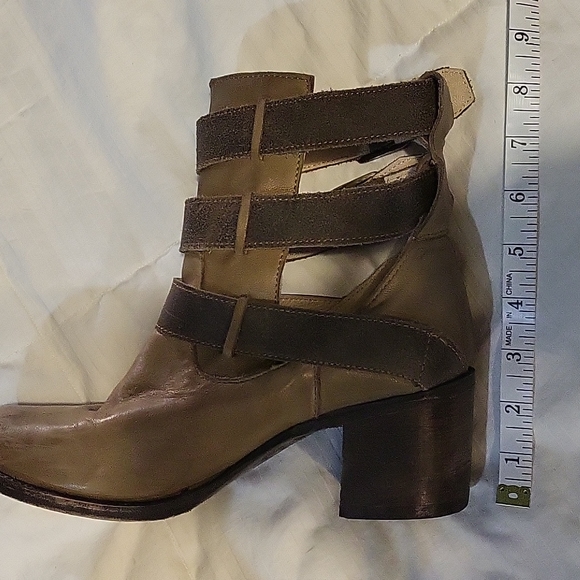 FREEBIRD BOOTIE SIZE 8 - Picture 9 of 10